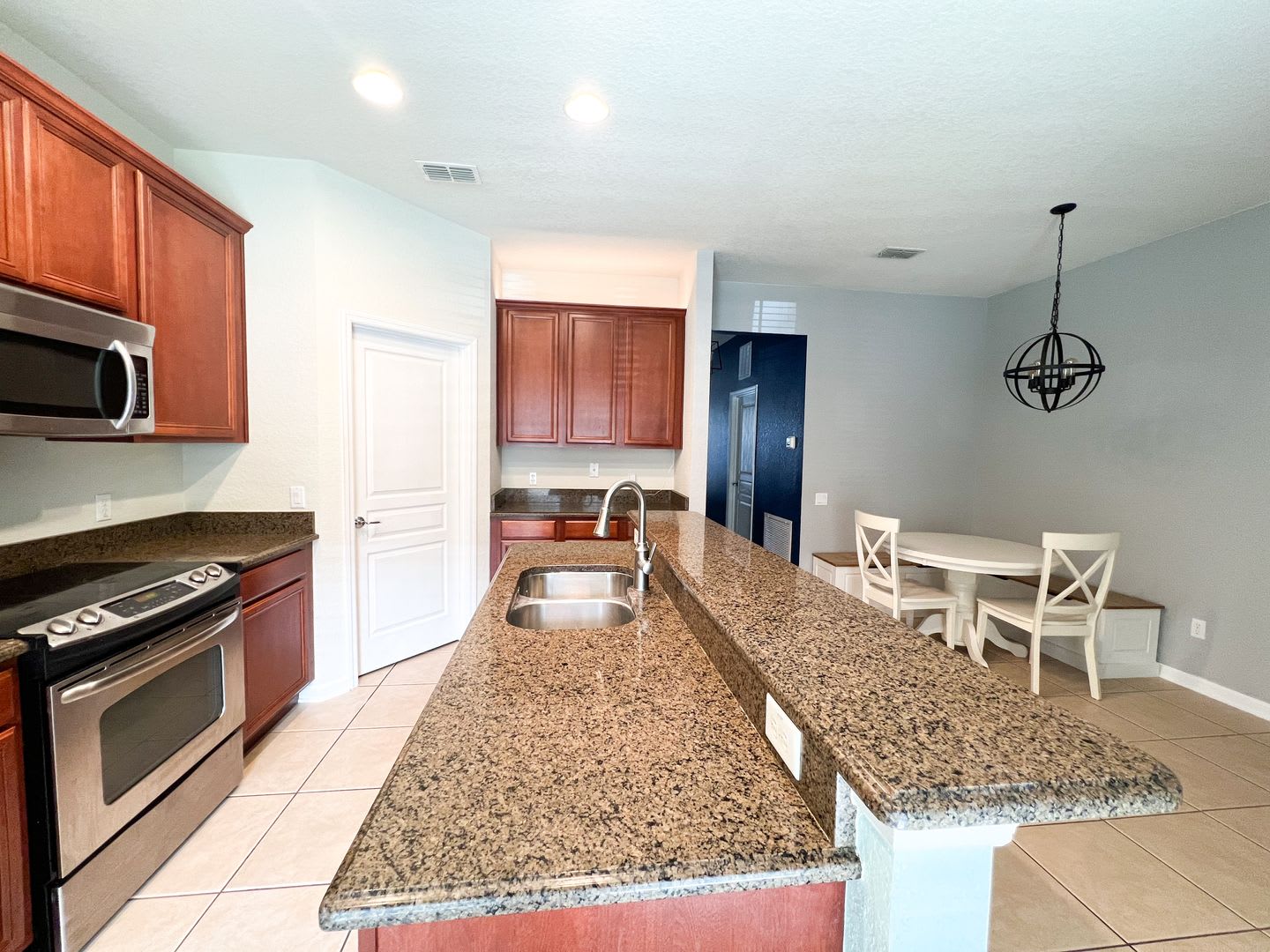 Stunning 3/2.5 Windermere Townhome – photo 4