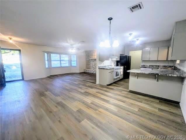 121 W Jefferson Place – photo 4