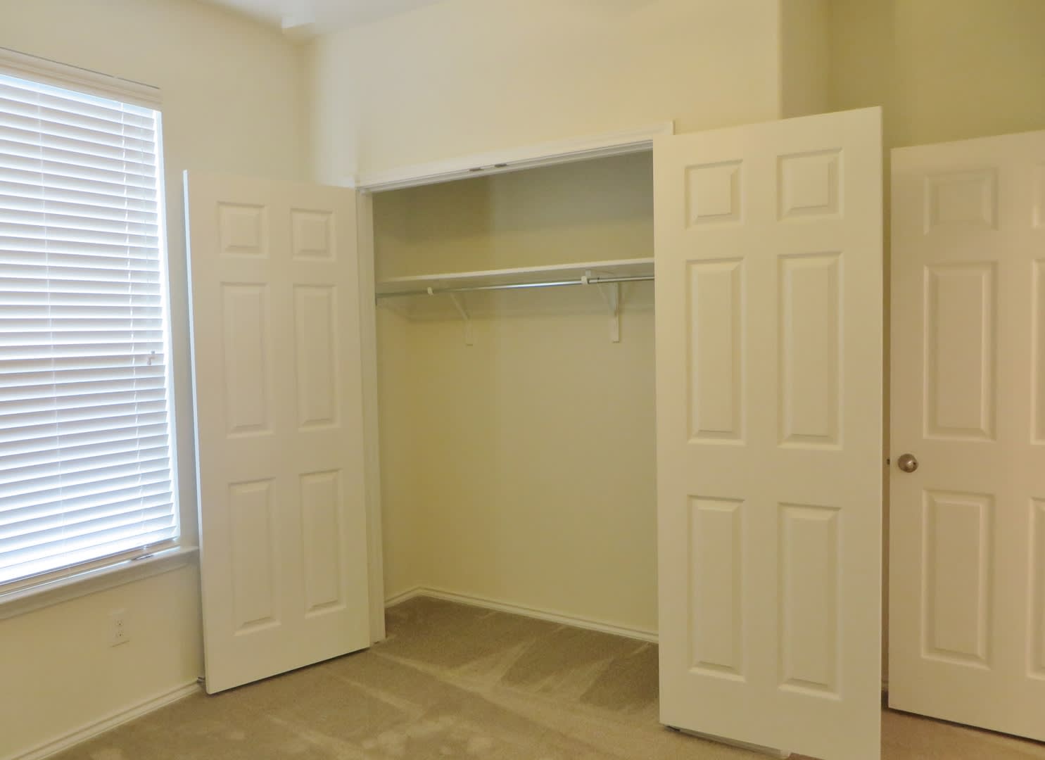4 Bedroom 2 Bathroom Creekside At Georgetown Village Home – photo 4