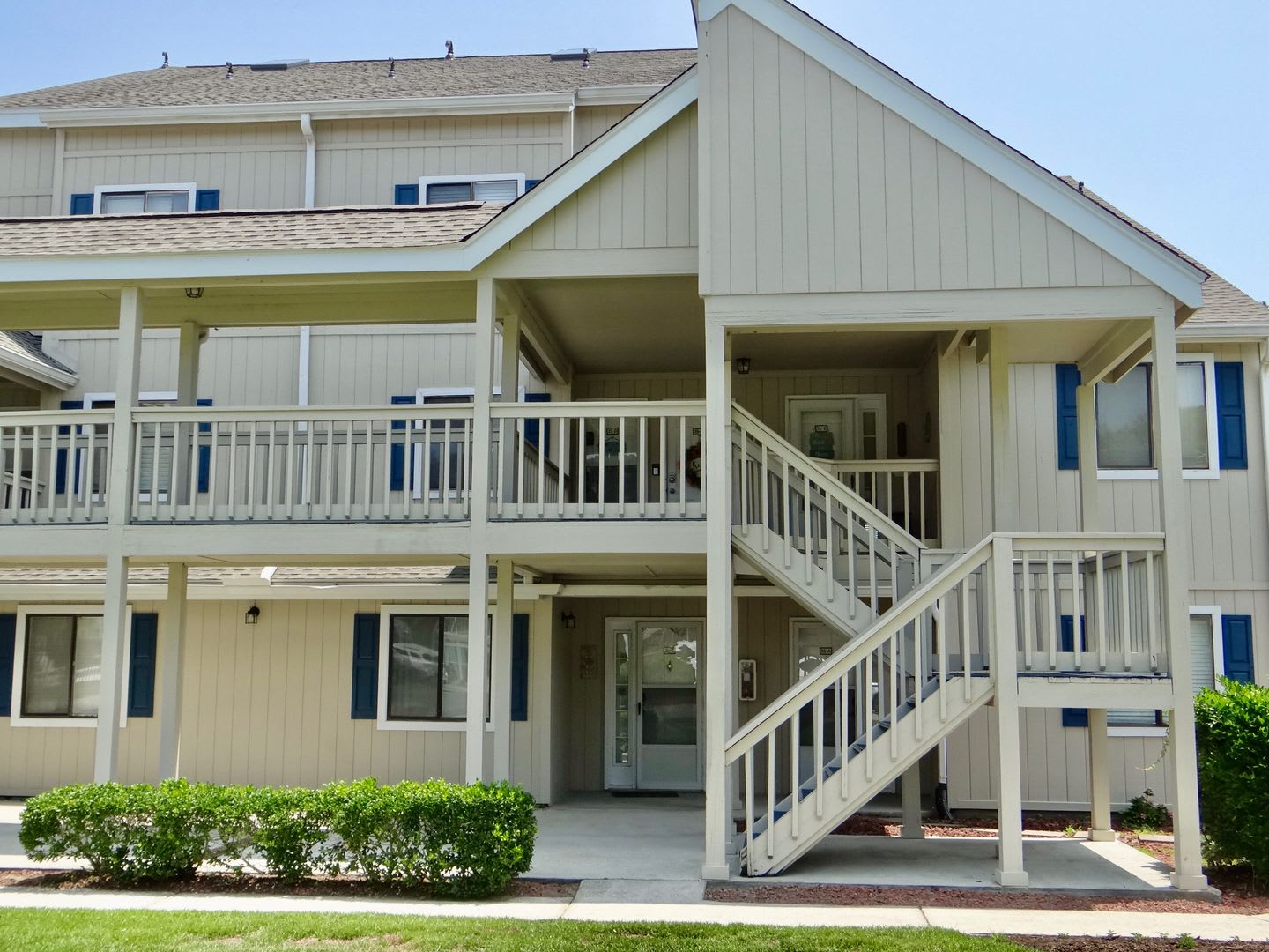Furnished Coastal Living With Poolside Fun Sunset Views – photo 3