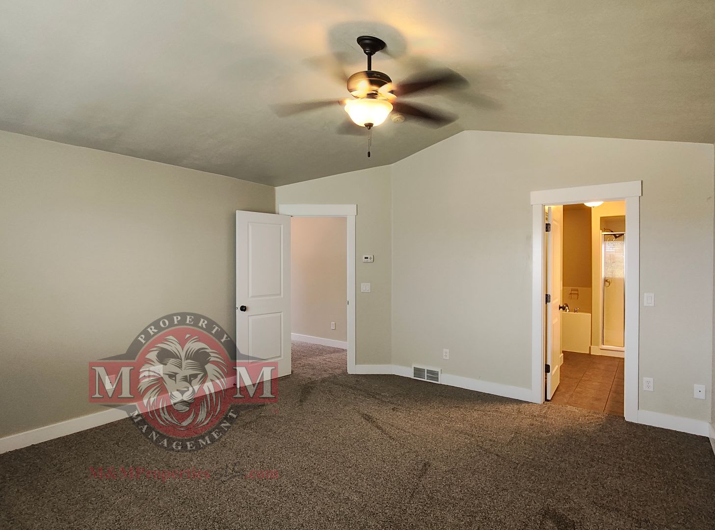 Spacious 2-Bedroom Condo With 2 Primary Suites & 2-Car Garage – photo 3