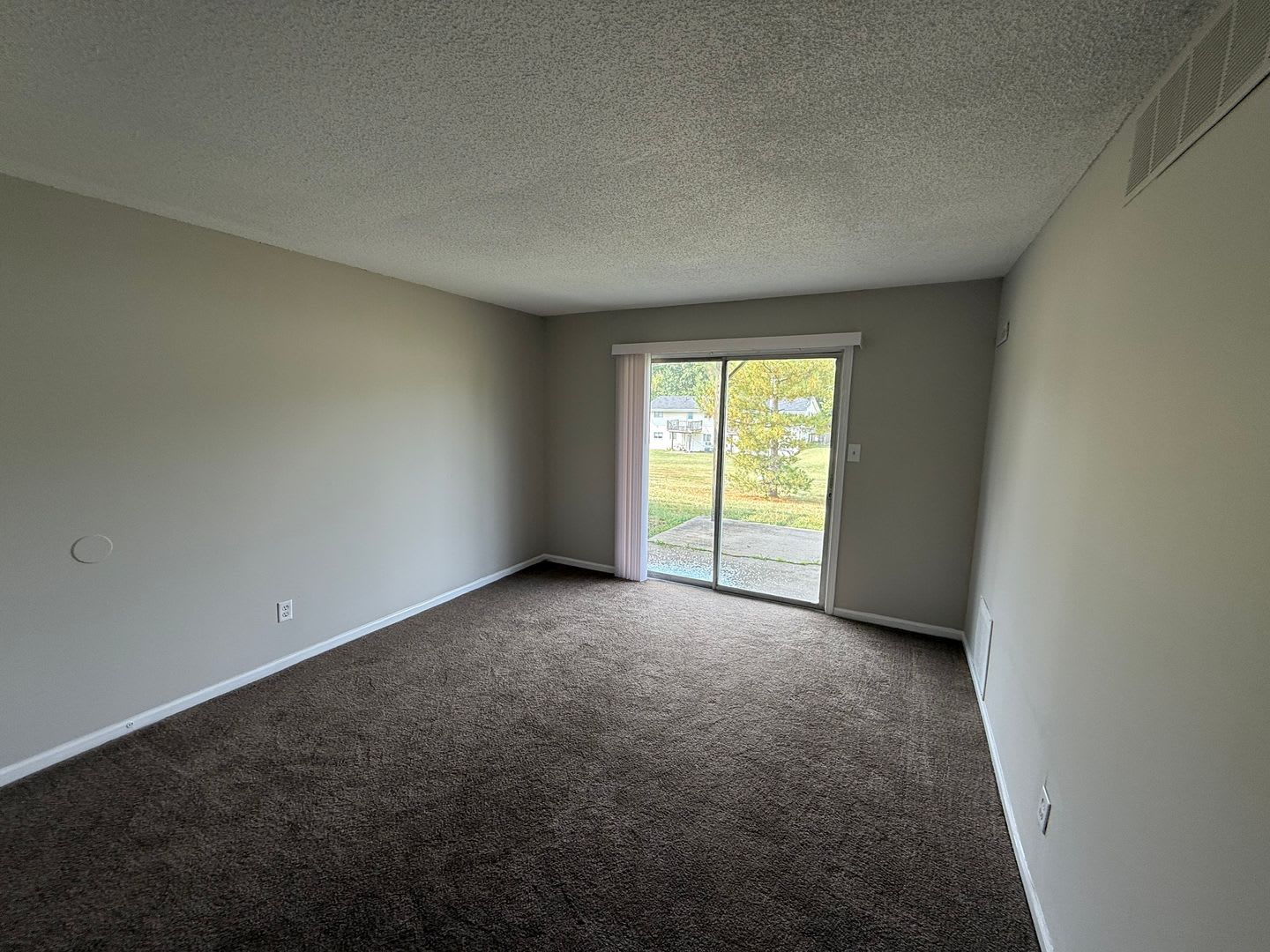 2 bedroom, 1 bath – photo 2