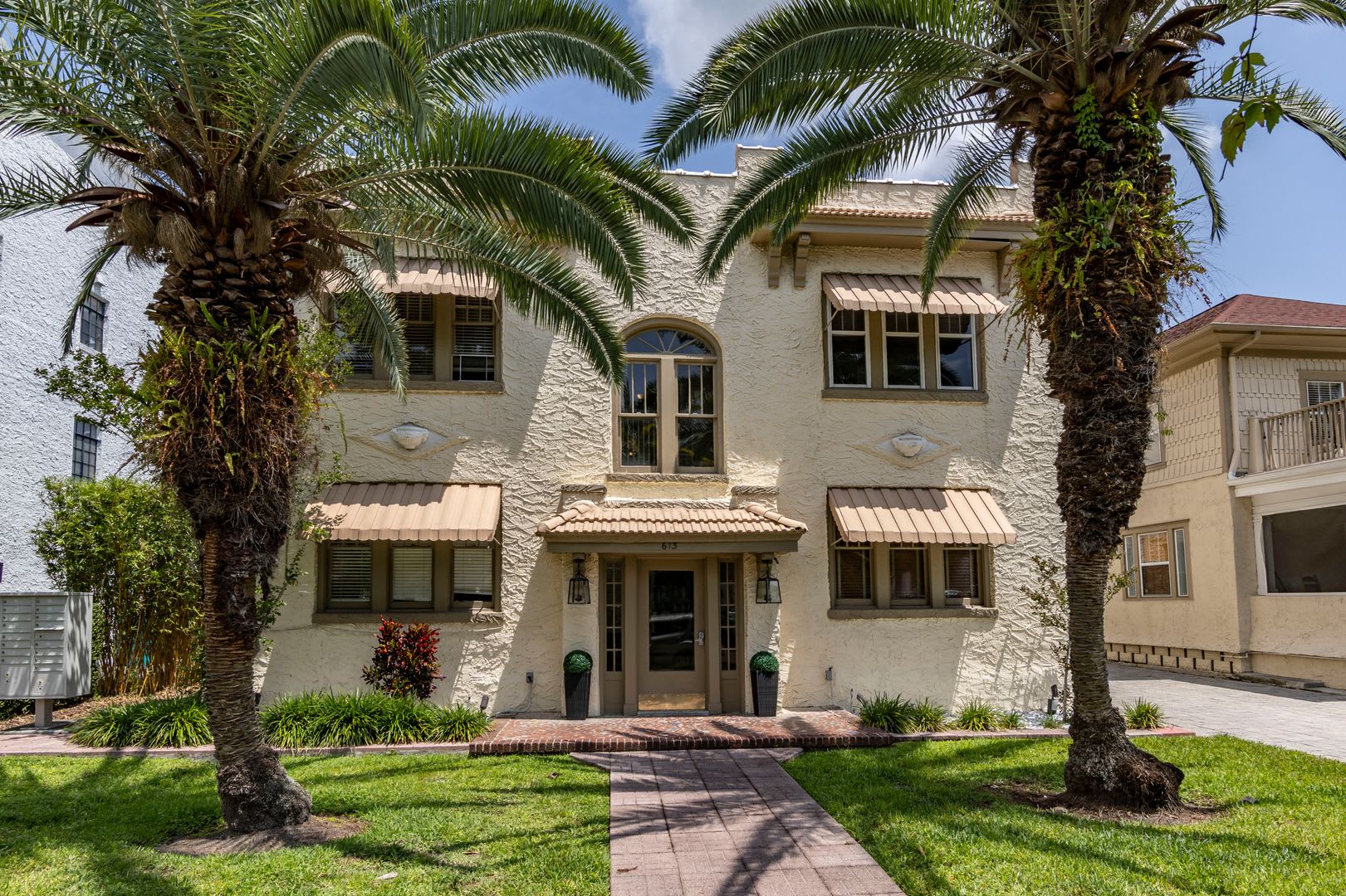 Charming Downtown Orlando 1 1 Corner Condo Near Lake Eola – photo 1