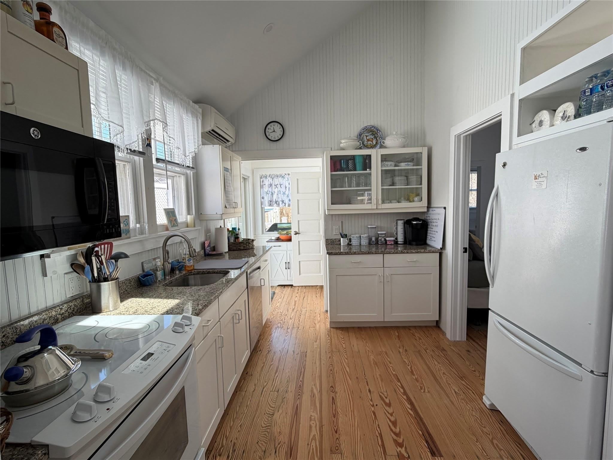 760 Ocean Breeze Walk – photo 2