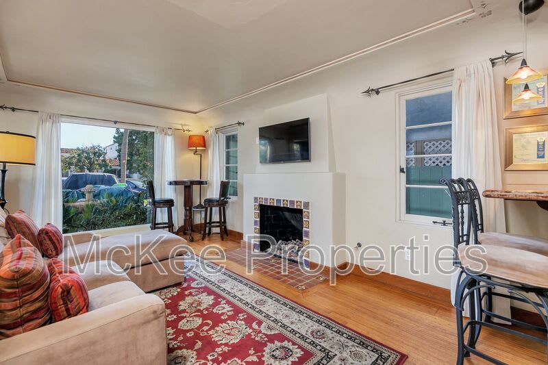 900 E Avenue – photo 3