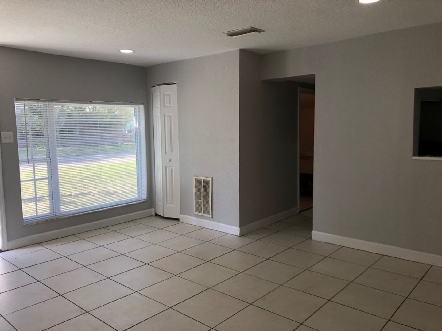 Beautiful, 3/2 Pool Home Available Now! – photo 4
