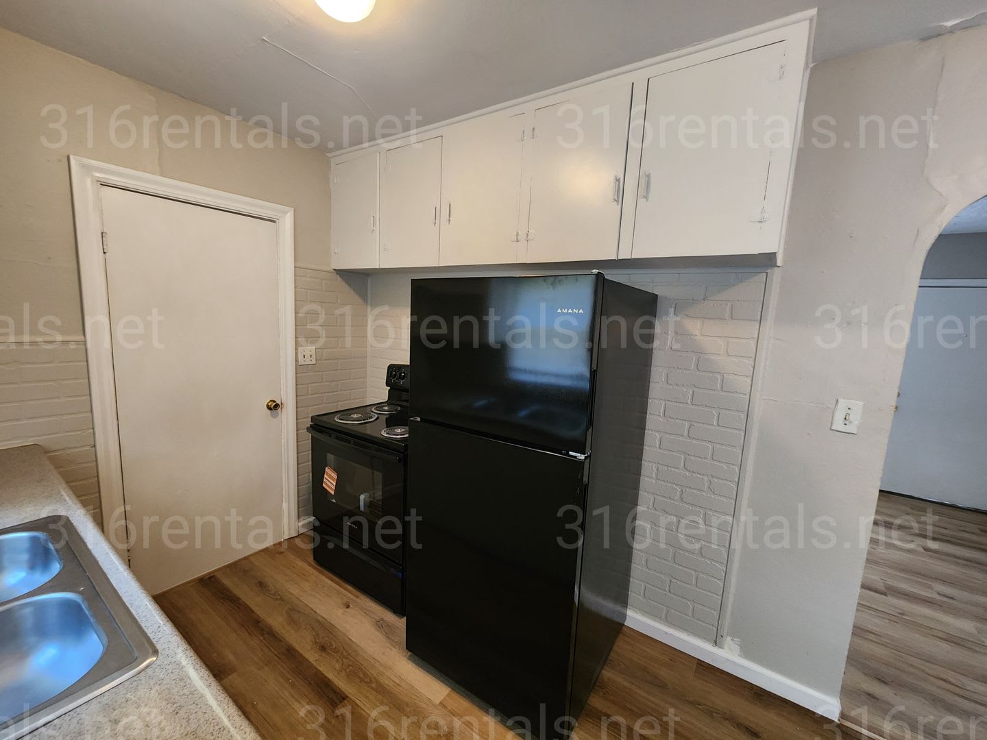 1 025 3 Bedroom 1 Bathroom Single Family Home – photo 4
