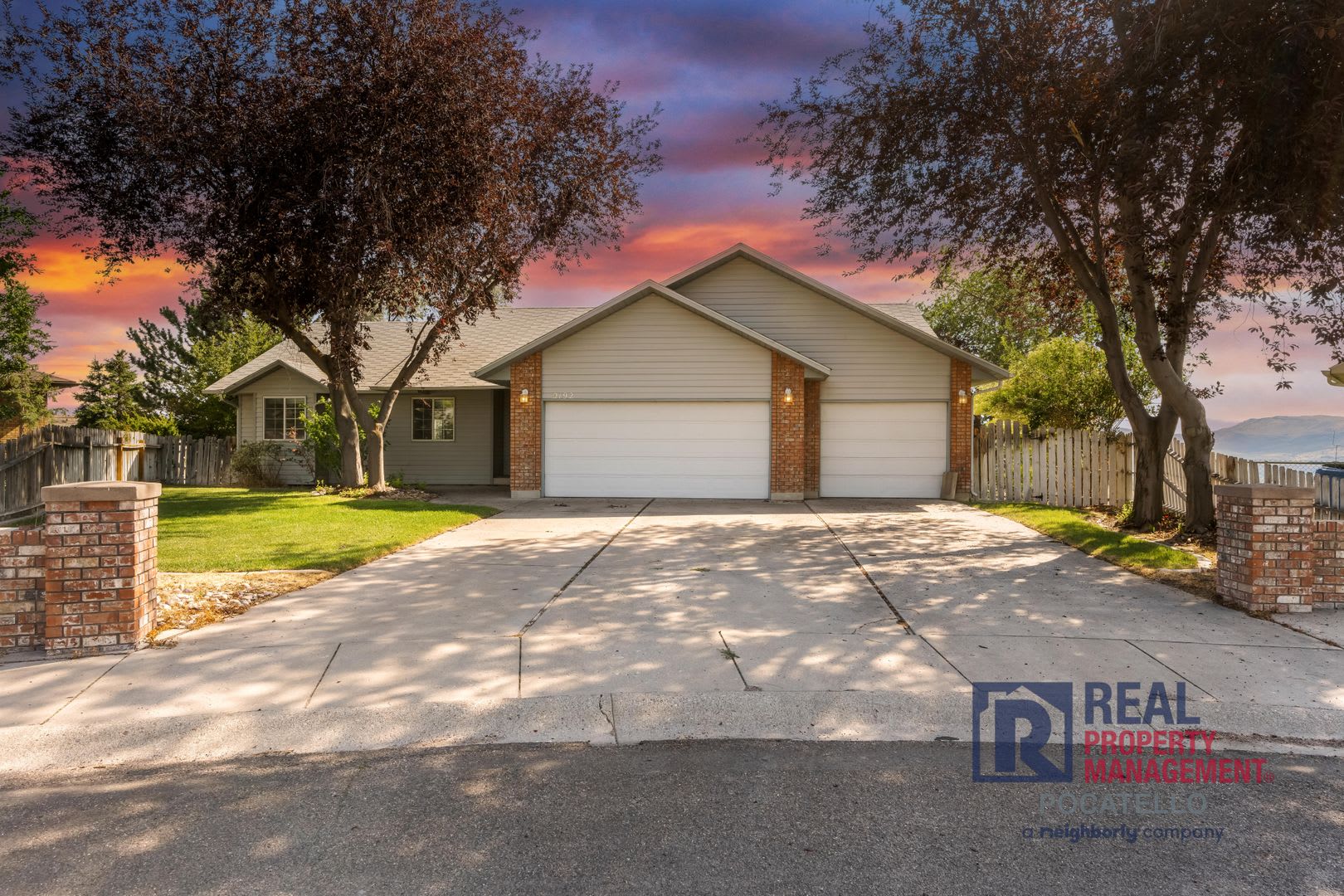 Beautiful 4 bed 2 1/2 bath – photo 1