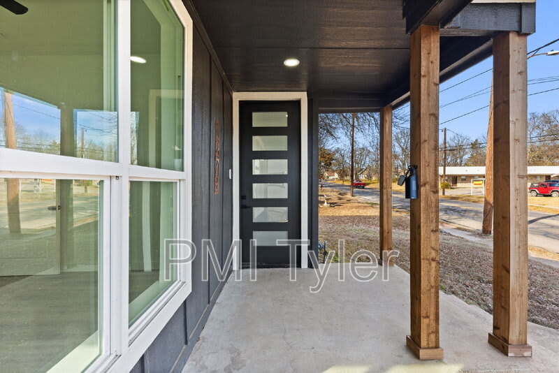 1279 Bonham Street – photo 5