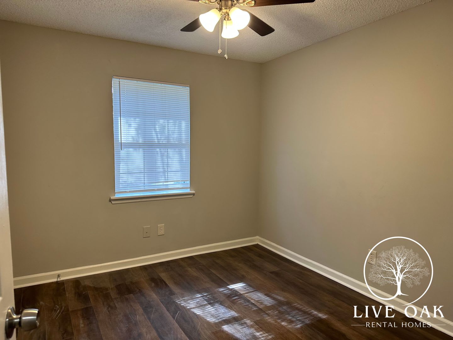 MOVE-IN SPECIAL: $500 OFF 1st MONTH'S RENT!** – photo 5