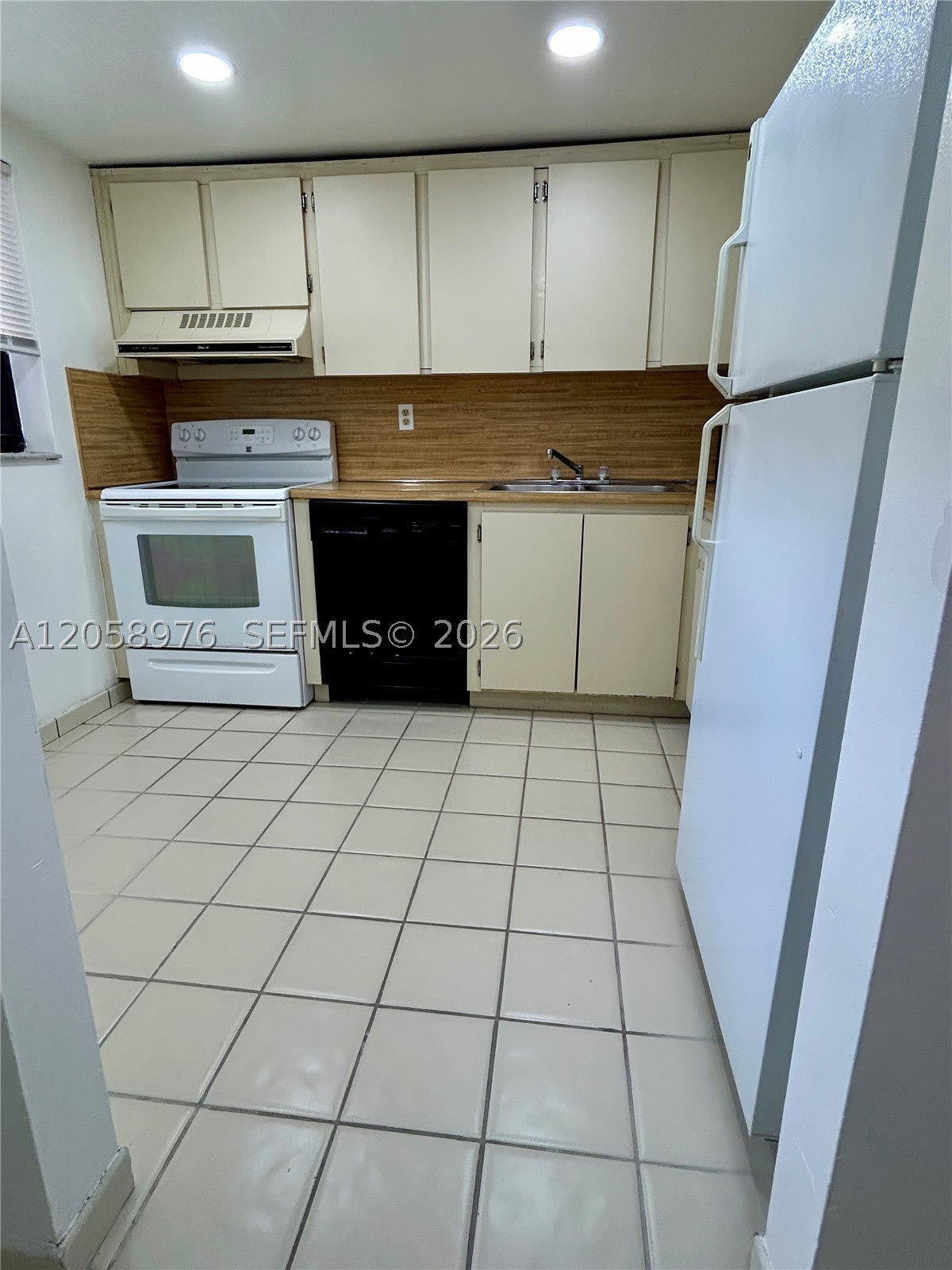210 W Park Dr – photo 2