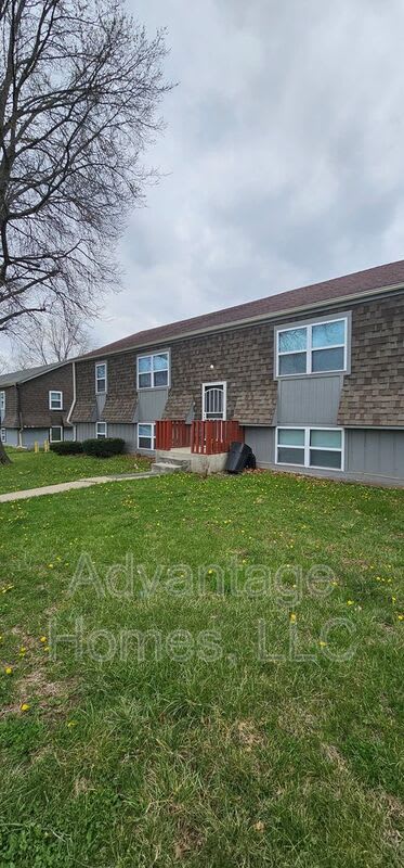744 N 70th St – photo 2