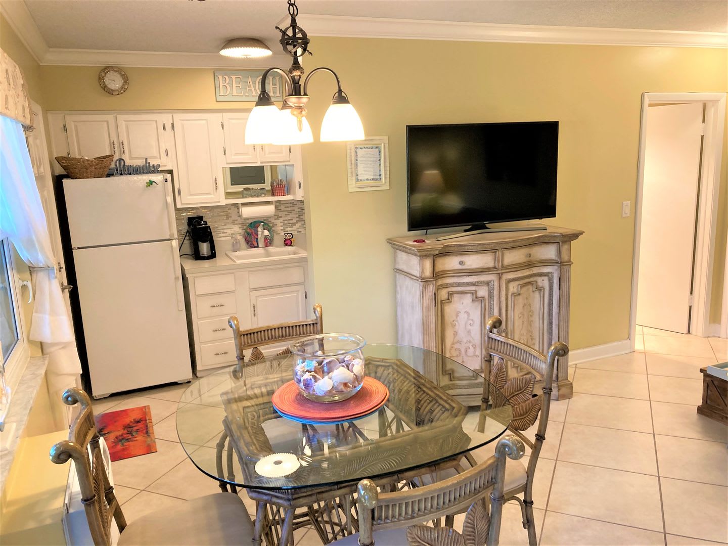 AVAILABLE August 1-2026.....Nice One Bedroom $1,750/month Centrally Located on Marco Island... – photo 2