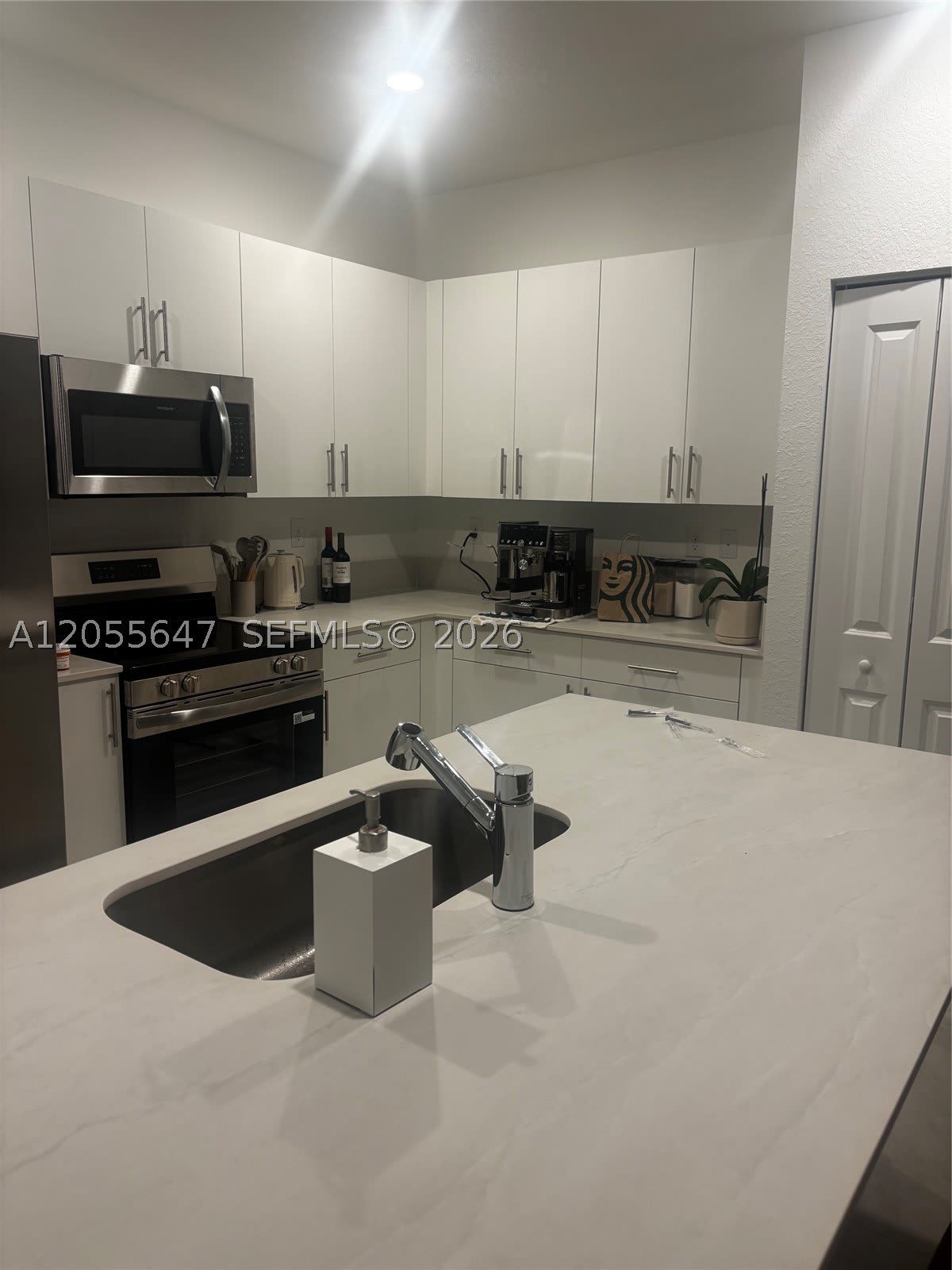 1097 Se 2Nd Ter – photo 3