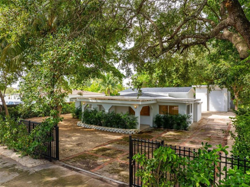15104 N Miami Ave – photo 1