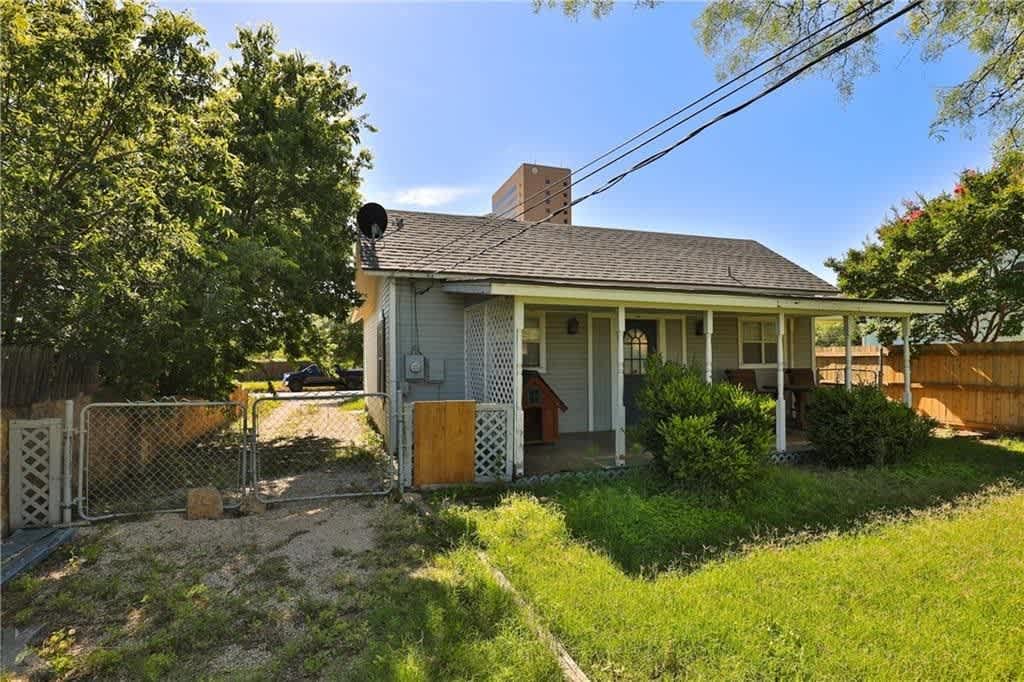 Cute 1-bedroom, 1.5-bath – photo 2