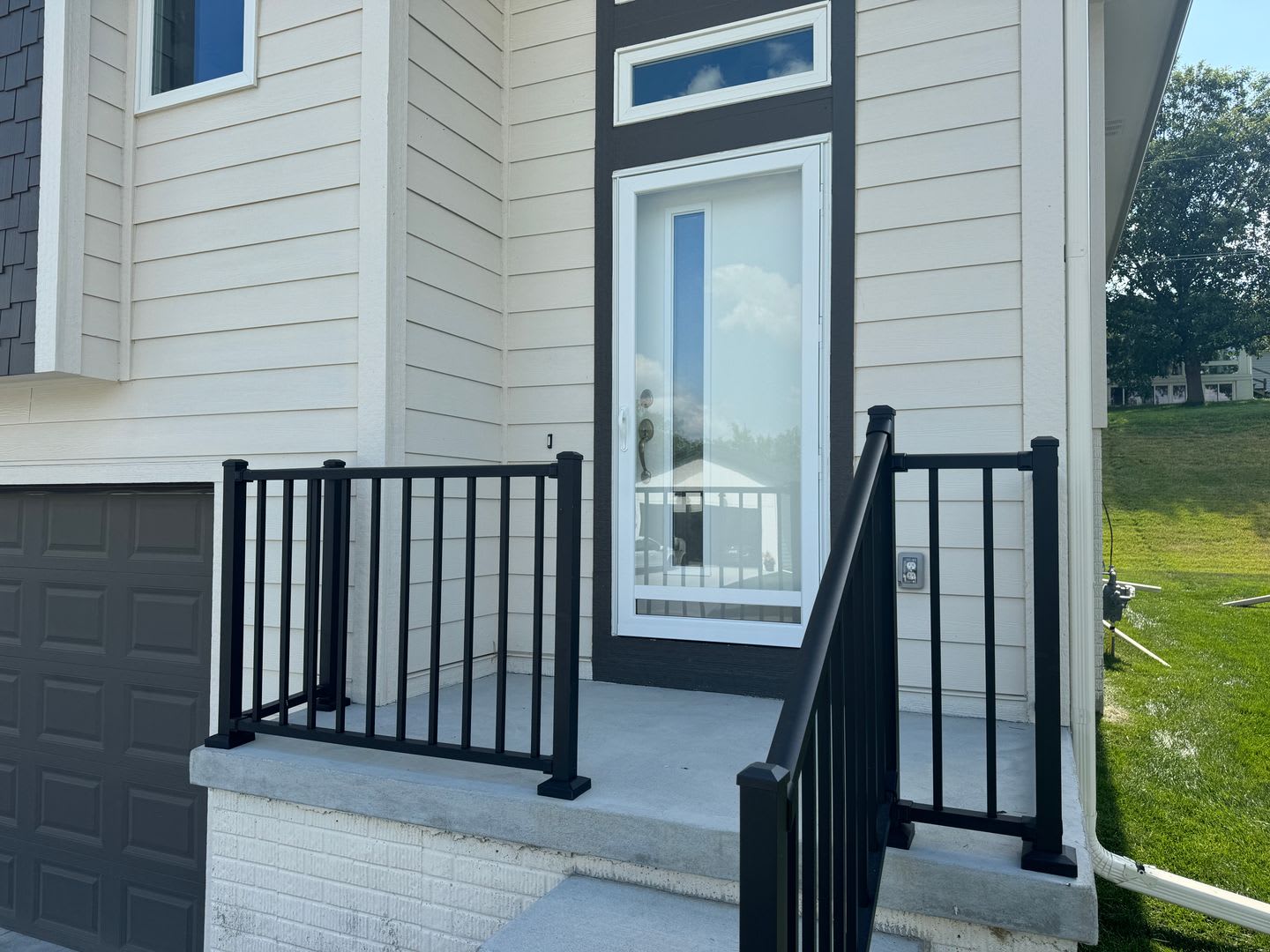 Luxury Bennington Townhome Ready For Move In – photo 5