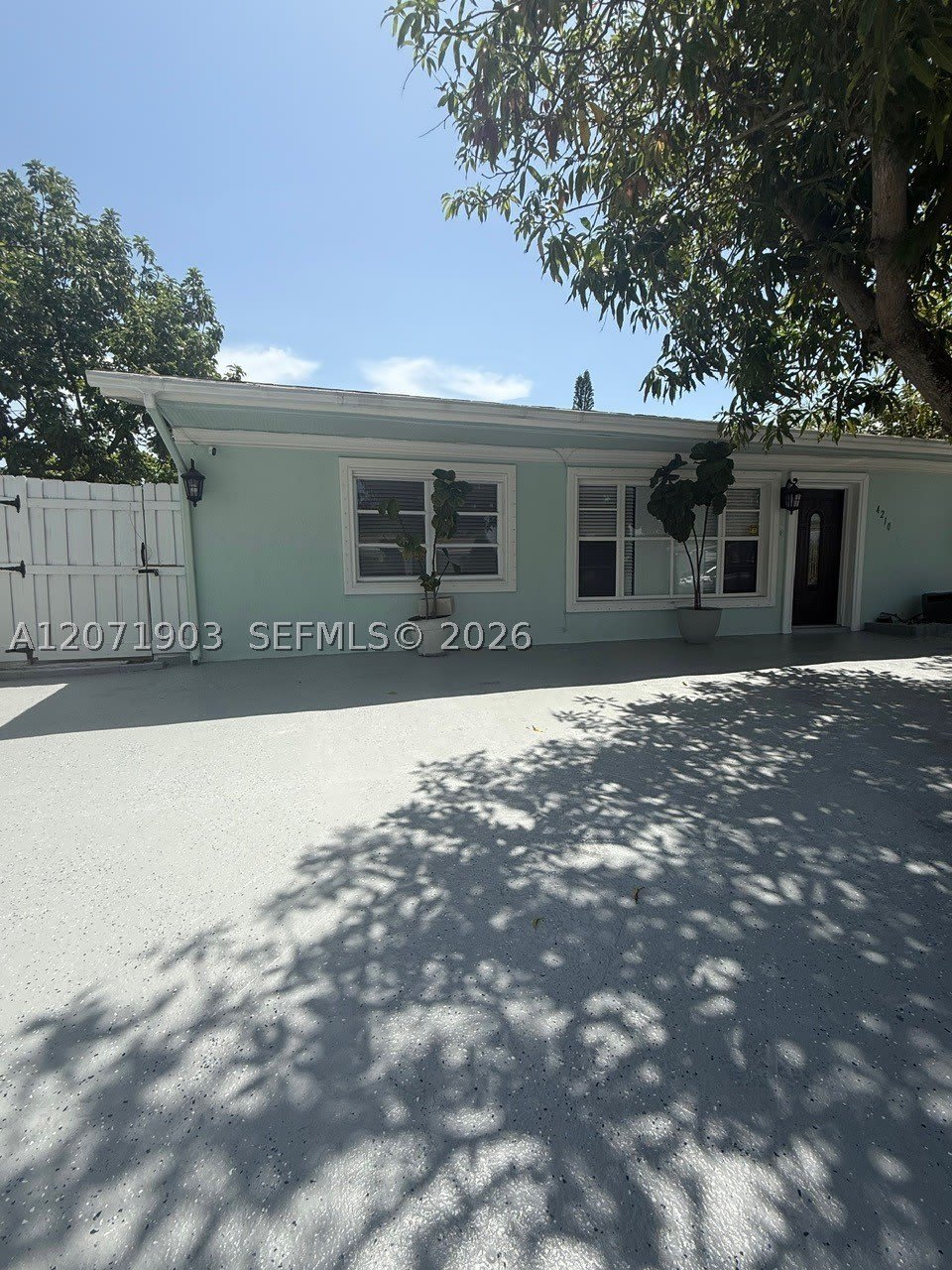 4210 NE 12th Ter – photo 4