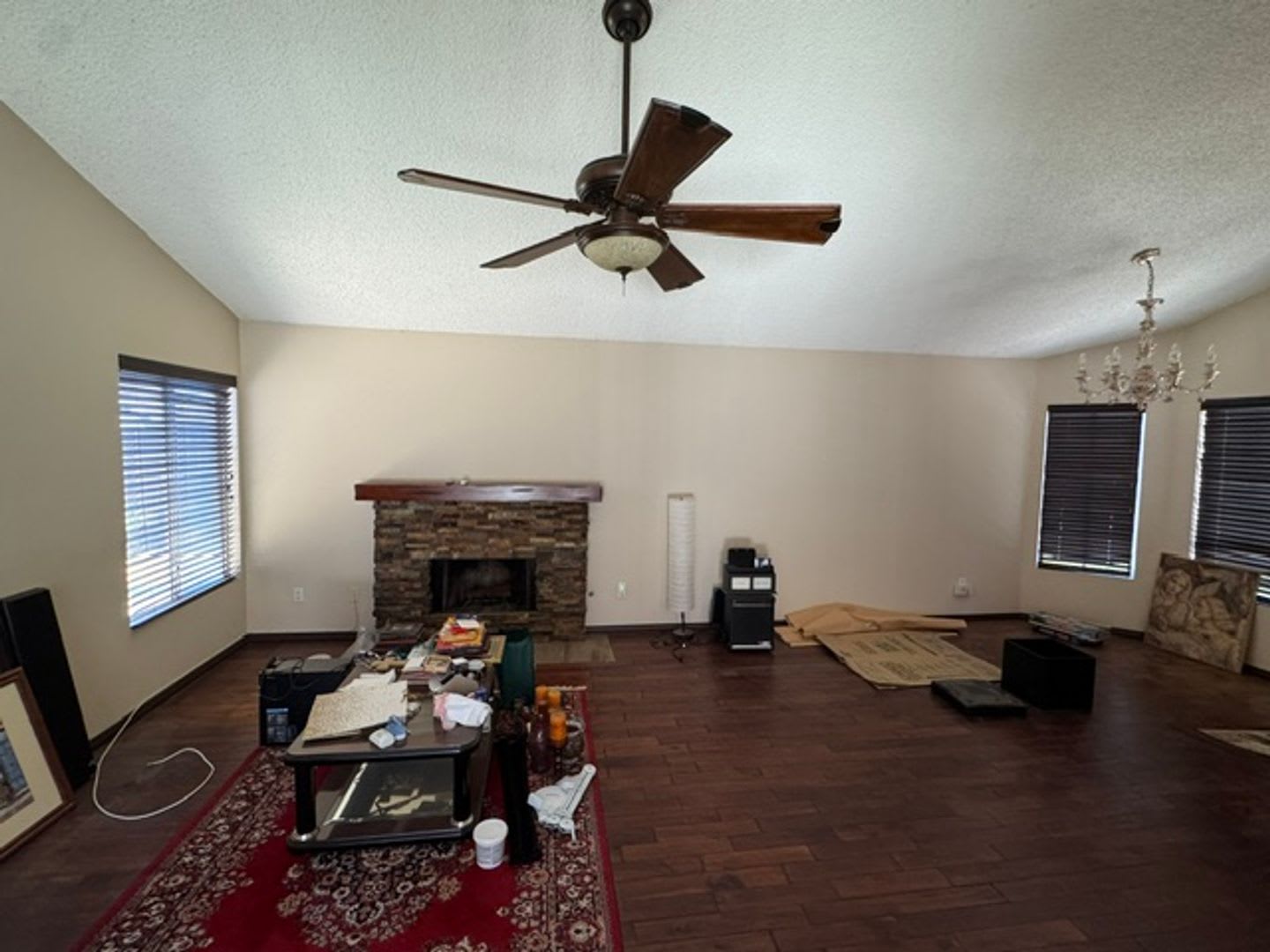 Pool home for rent in Corona – photo 3