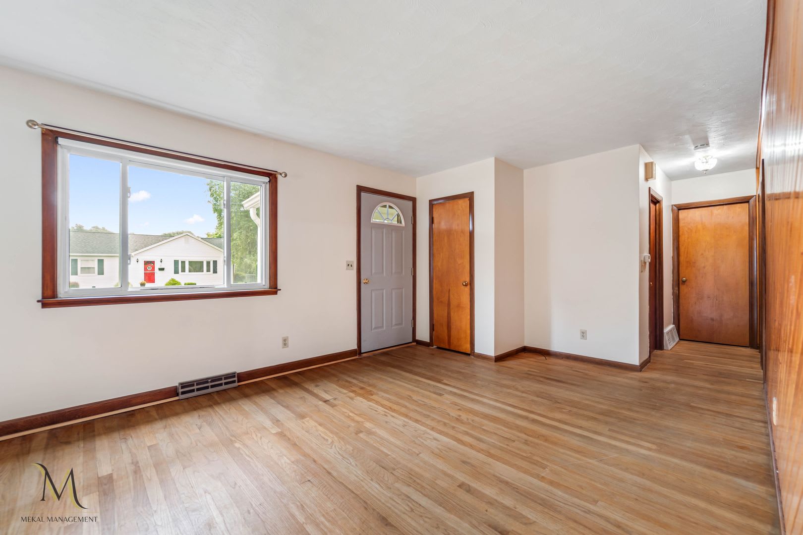 Single-Family Home with Central Air and Garage! – photo 4