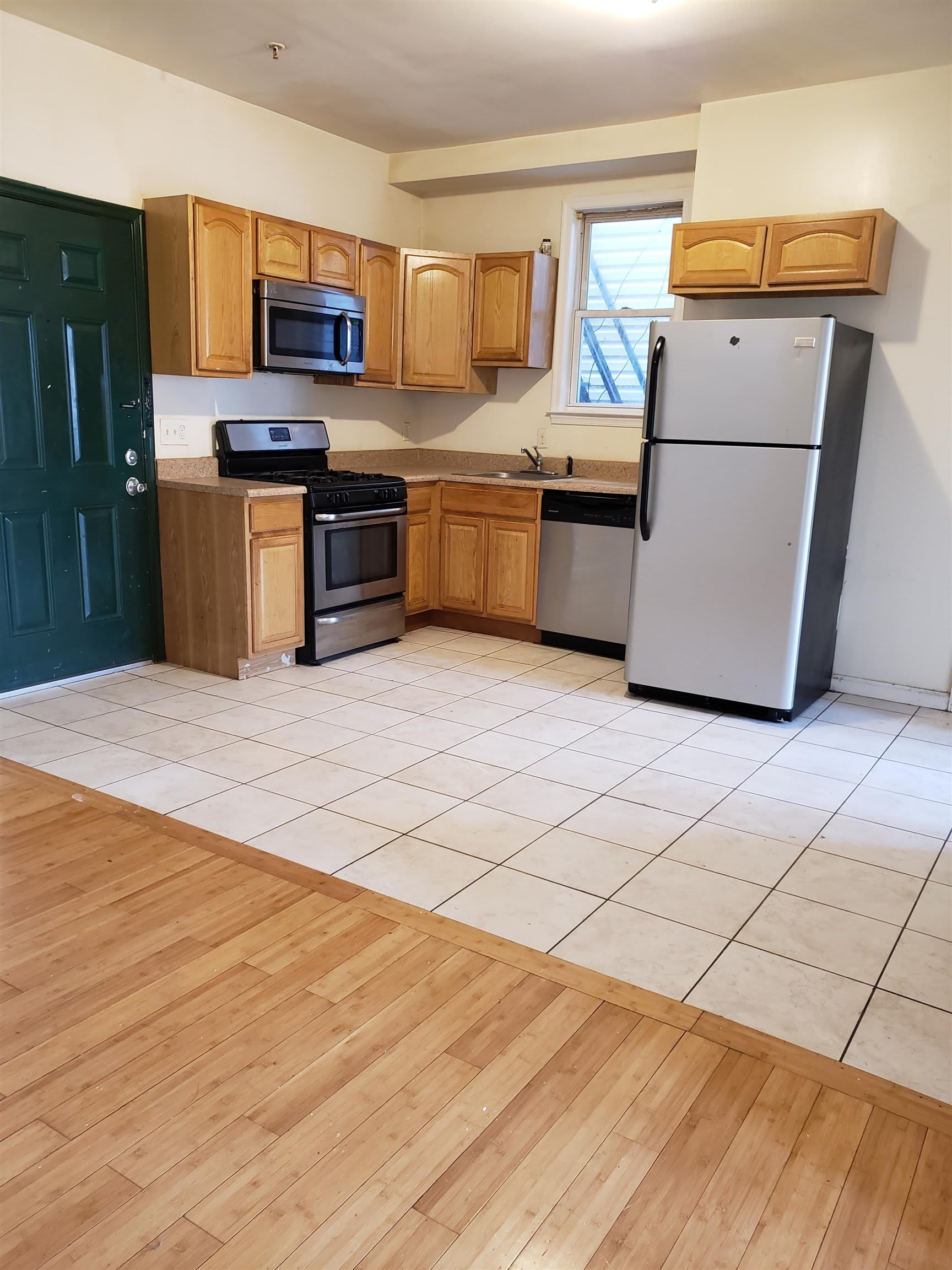 385 AVENUE C – photo 1