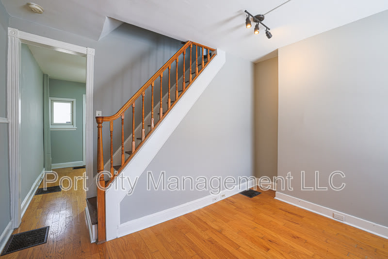 1007 Baylis Street – photo 3
