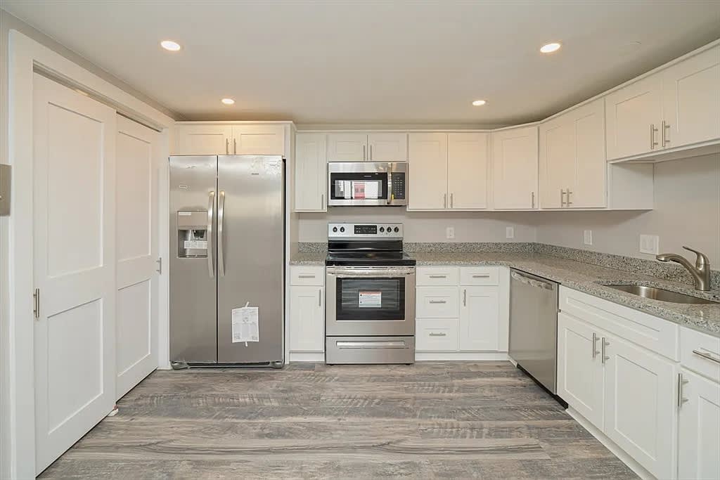 592 American Legion Hwy Apt 2 – photo 3