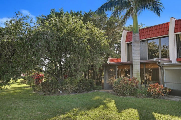 4360 Fountains Drive – photo 2