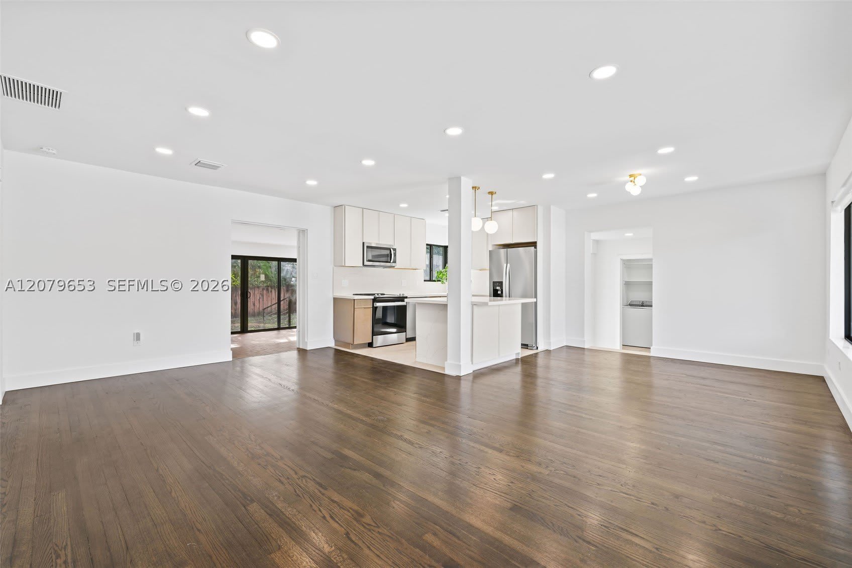 912 NE 82nd St – photo 4