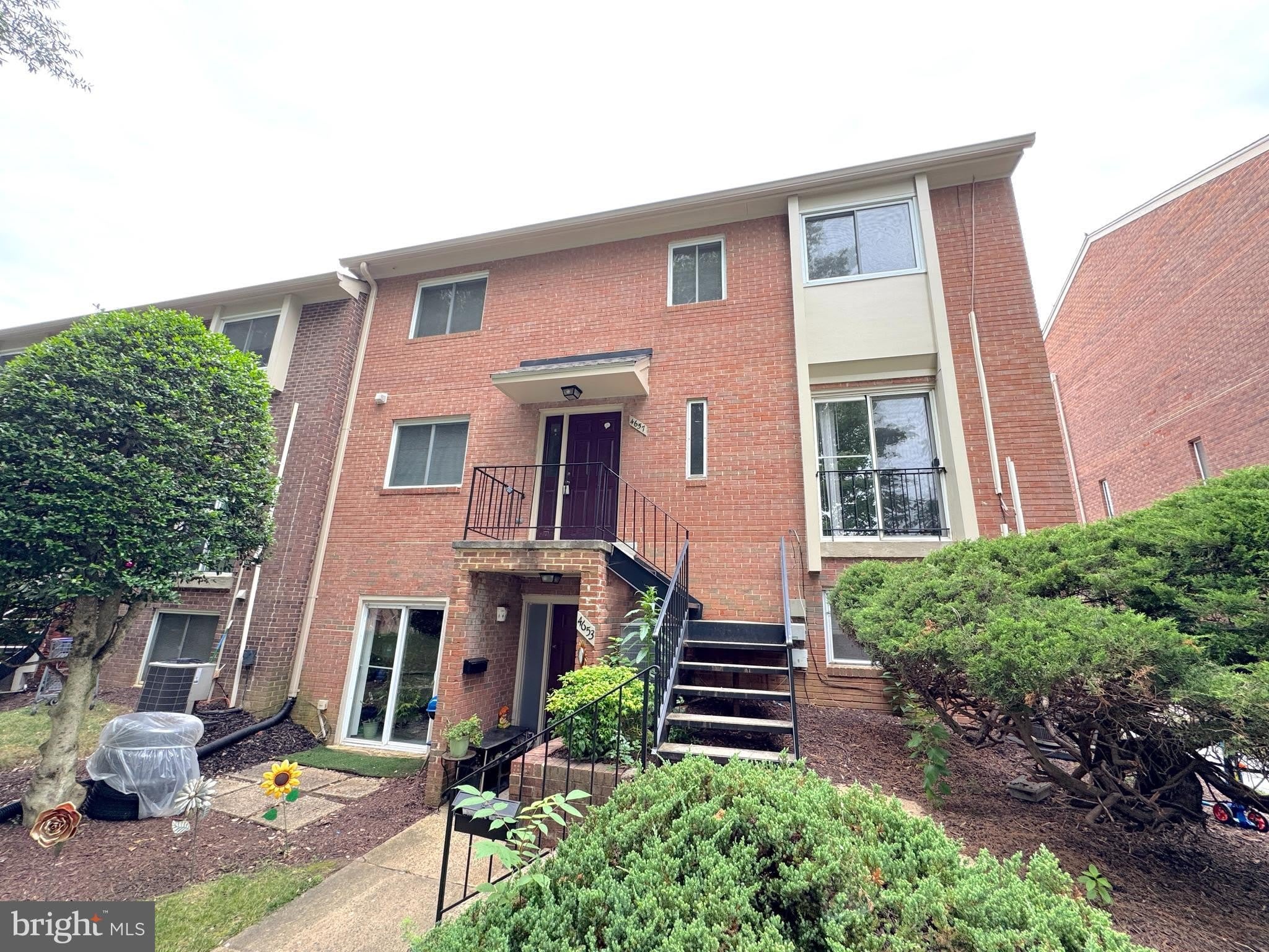 4657 LOGSDON Drive – photo 1