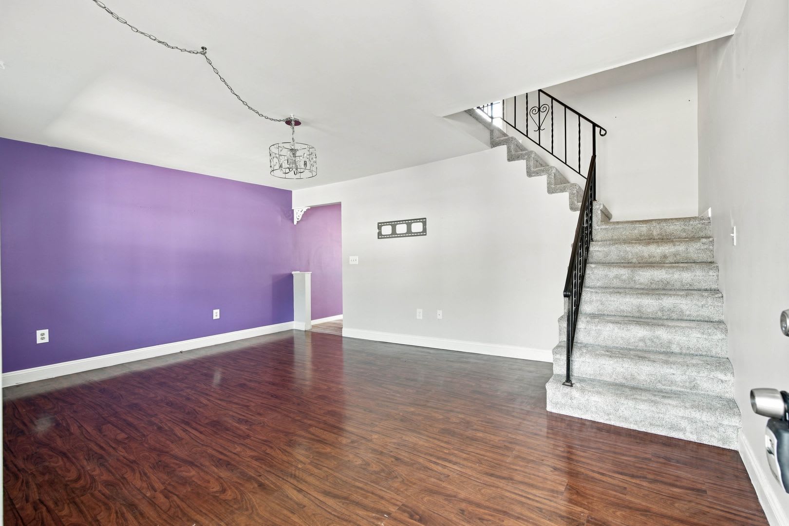 Spacious 3Br 2Ba Home With Private Yard Driveway – photo 2