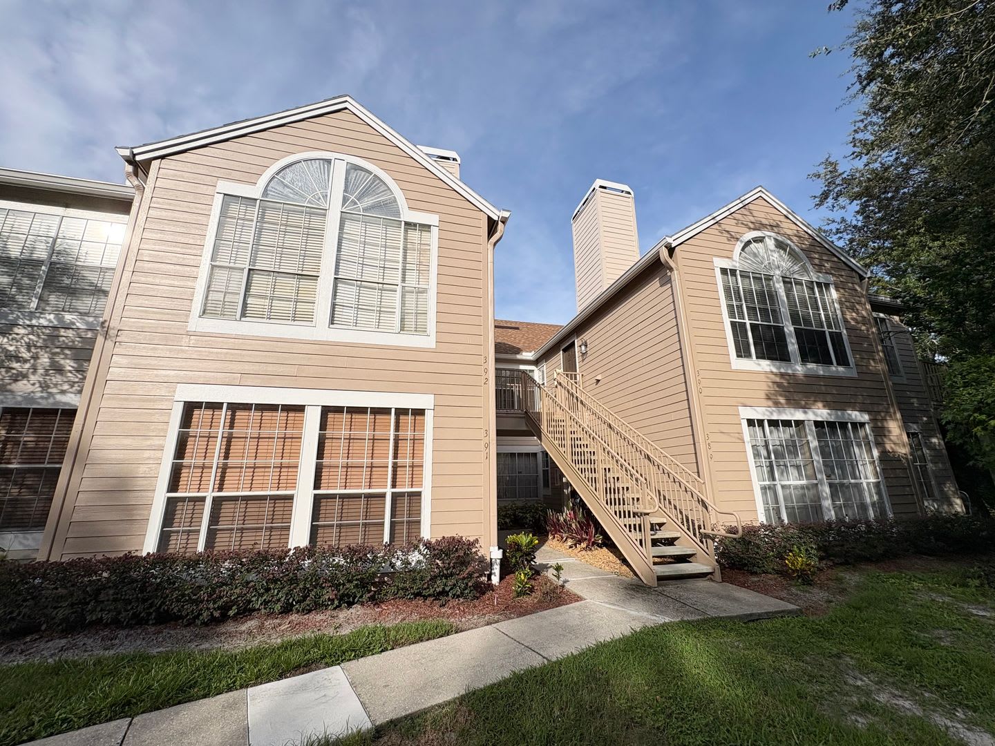 Charming 3B/2B Carpet Free Condo – photo 1