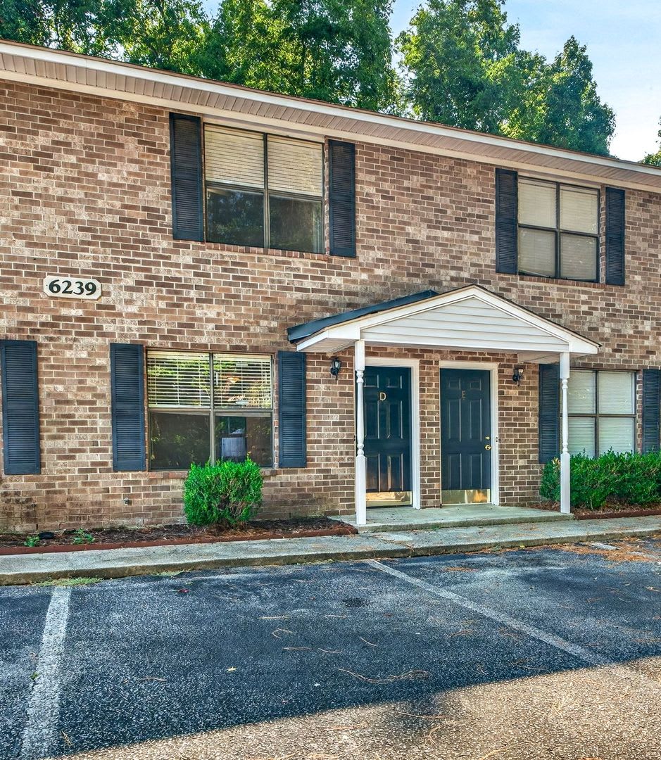 Convenient Living Near Park Circle – photo 2