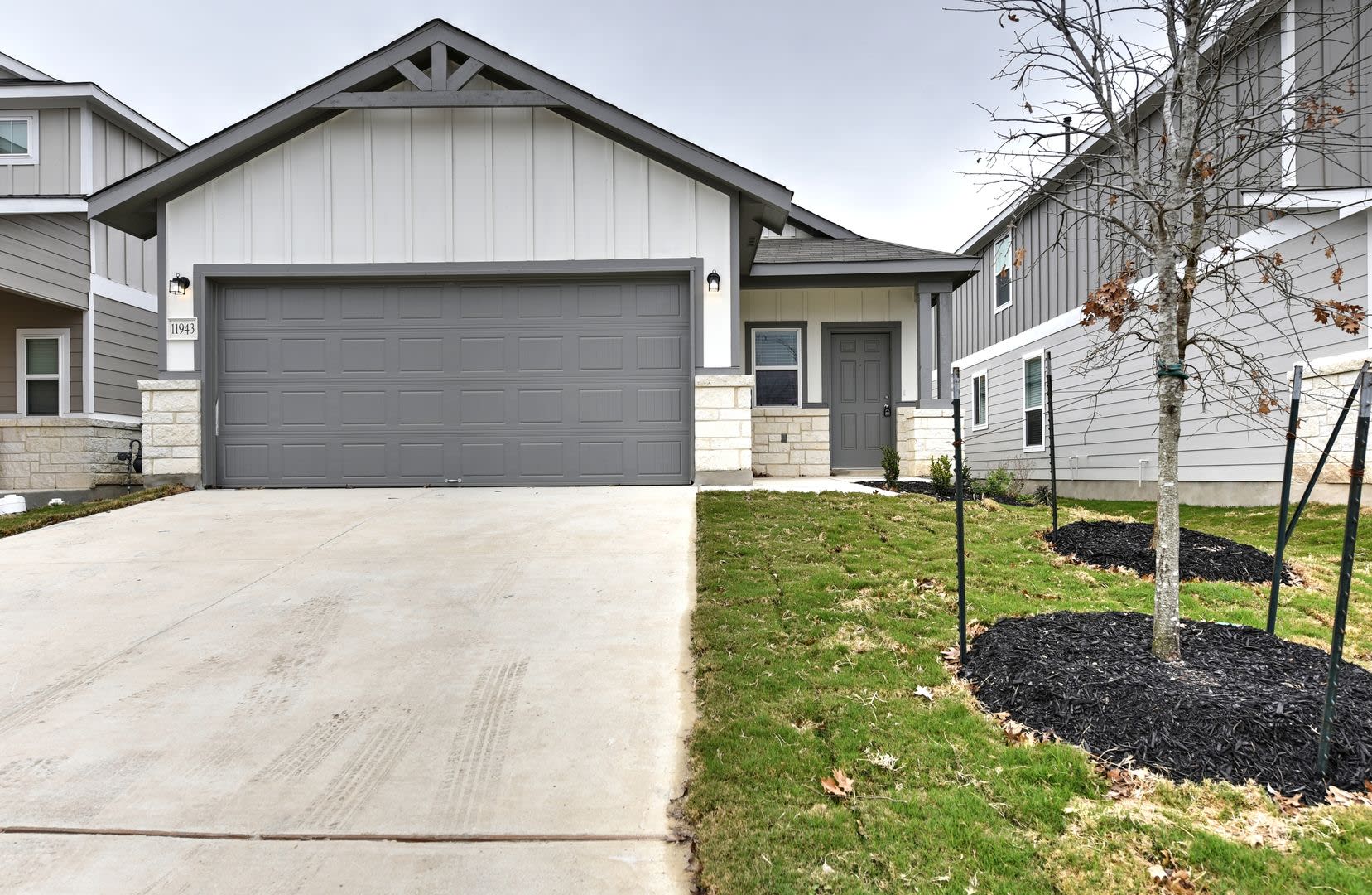Gorgeous One Story Home 3 Bedrooms 2 Bathrooms Covered Patio 2 Car Garage Davis Ranch – photo 1