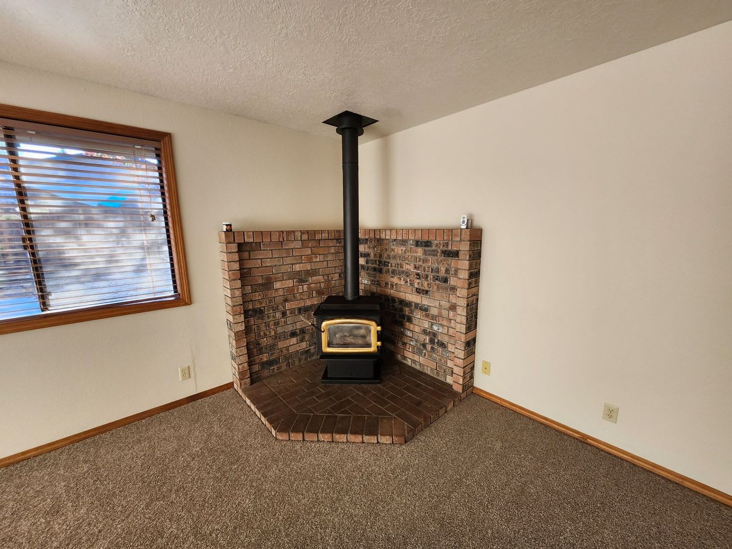 3 Bed/2 Bath Single Level Home near Parks and Schools – photo 4