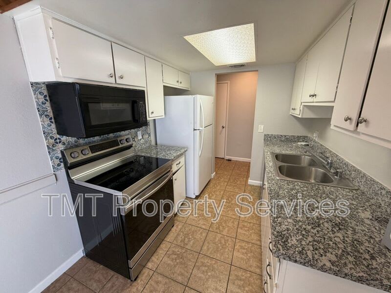 8252 Center Pkwy – photo 5