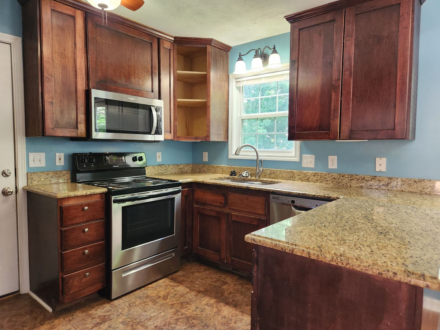 6 Month Lease Only – photo 4