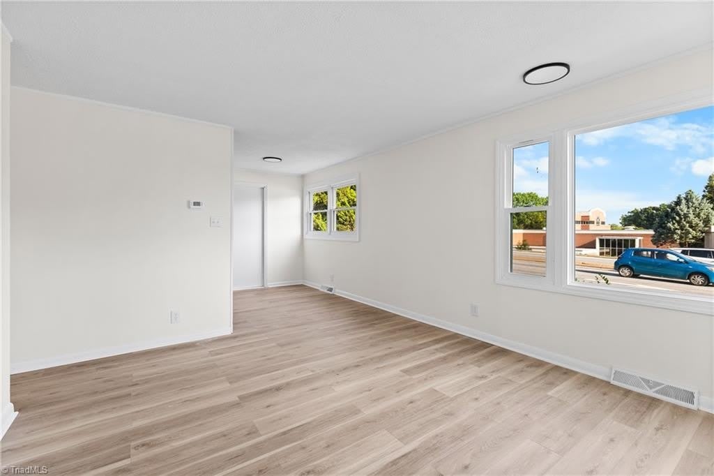 1471 Miller Street – photo 3
