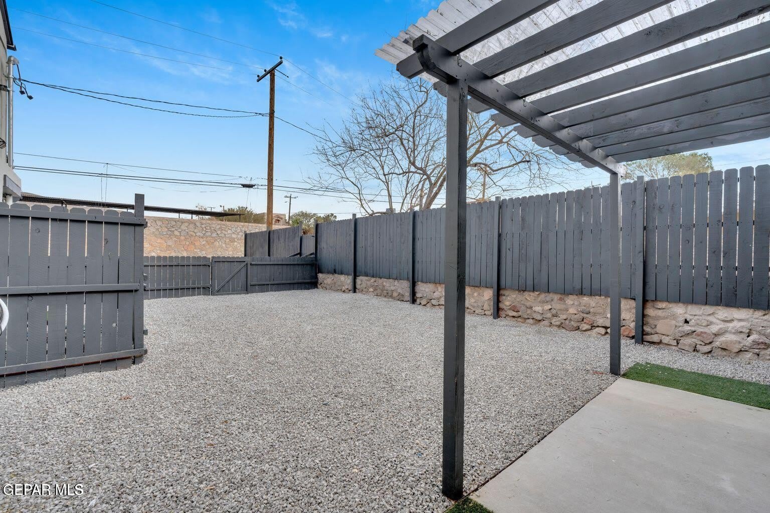 2402 N Kansas Street – photo 3