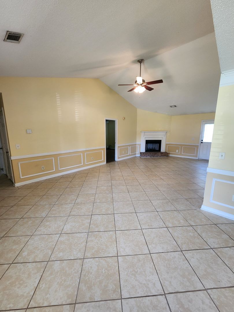 1060 Desert Shield Street – photo 4