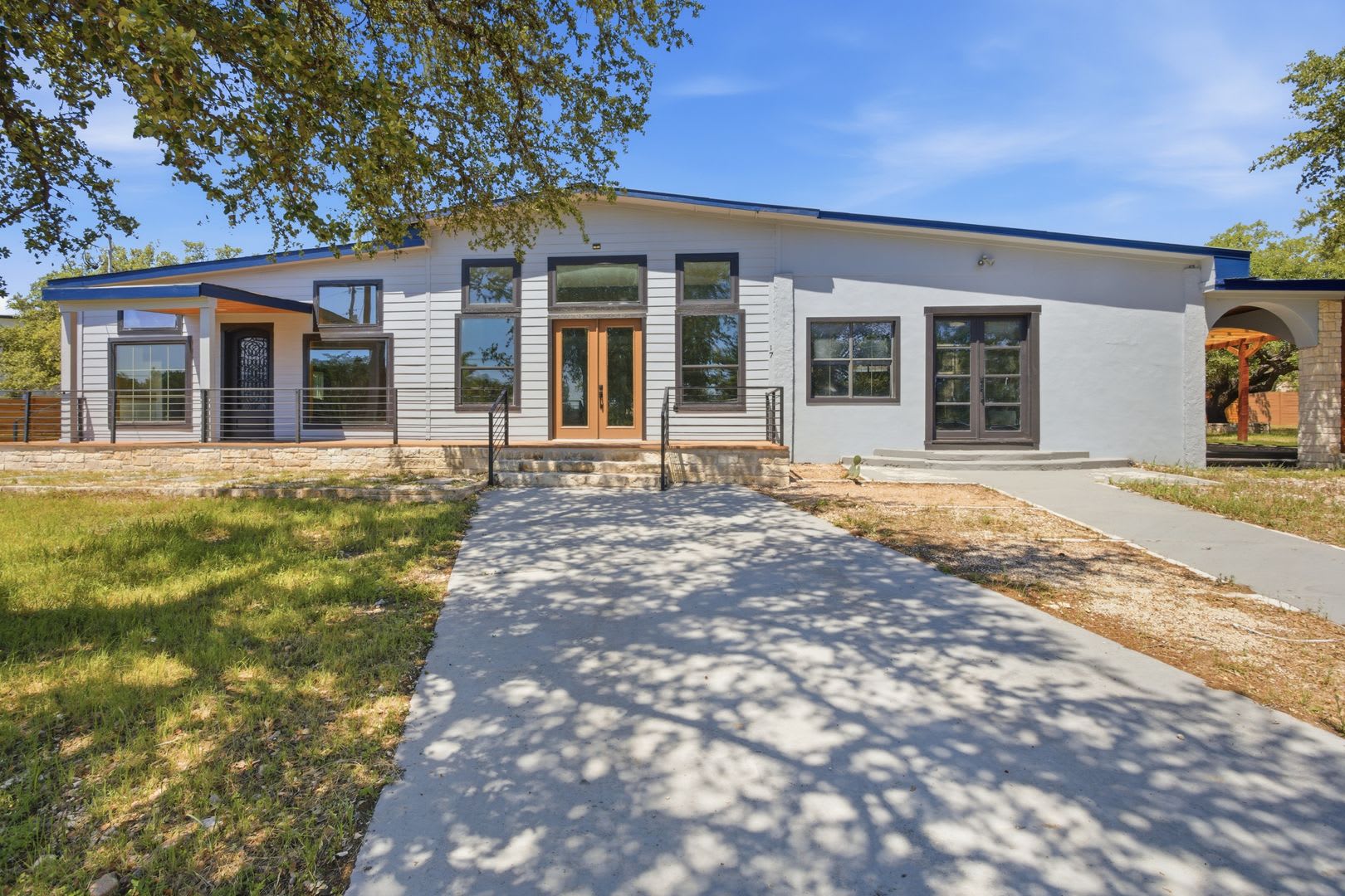 Renovated / Spacious Ranch Style Home in Lago Vista – photo 2