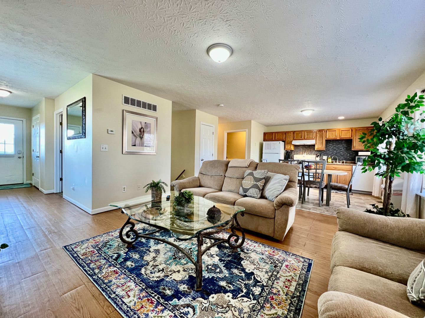 Great corporate furnished rental- close to everything. – photo 3