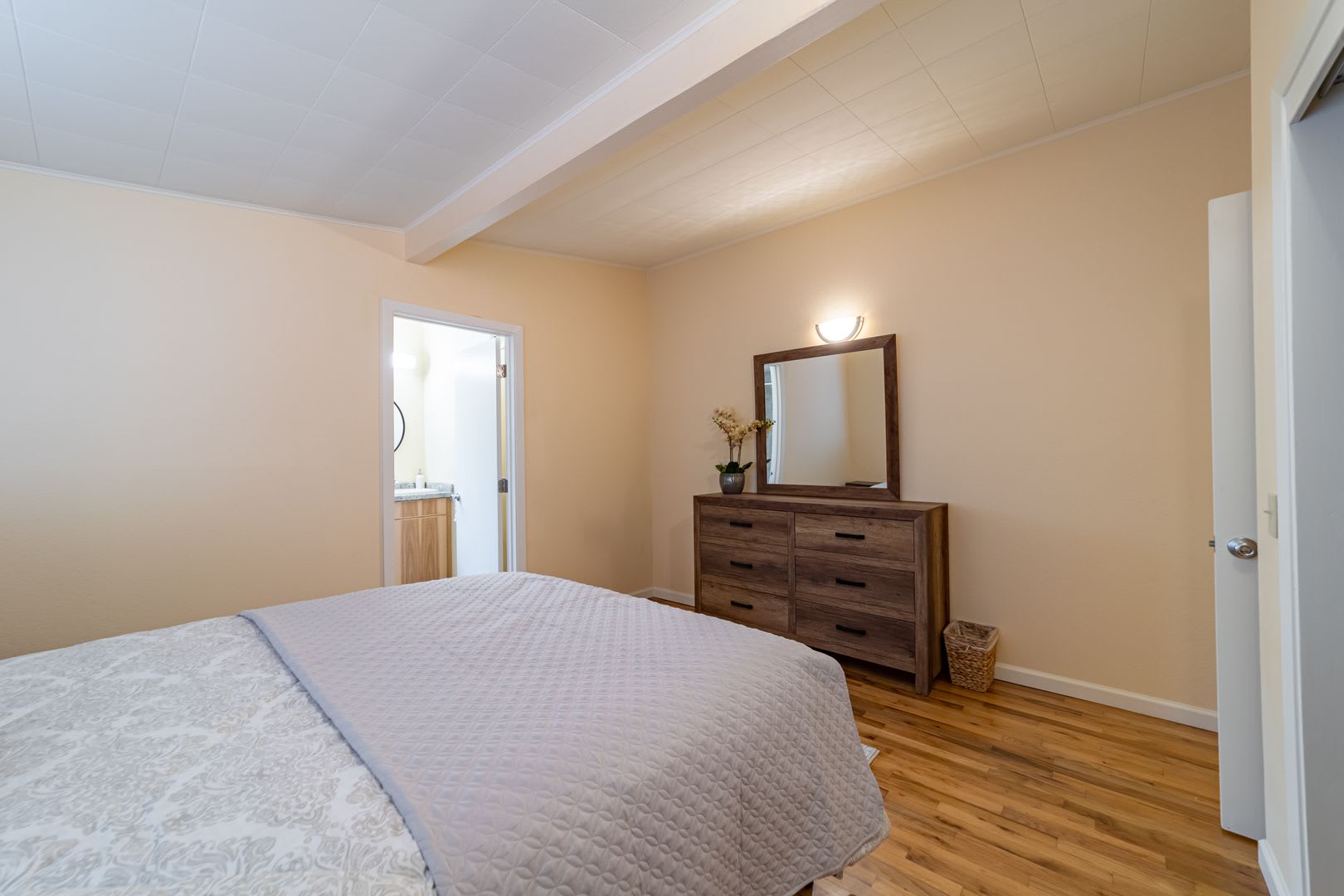 Fully Furnished 4Bd 2Ba Home Near Eureka High – photo 3