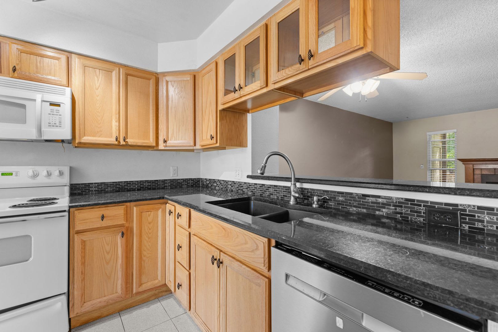 3 Bed 2 Bath Townhouse in Louisville Available July!! – photo 4