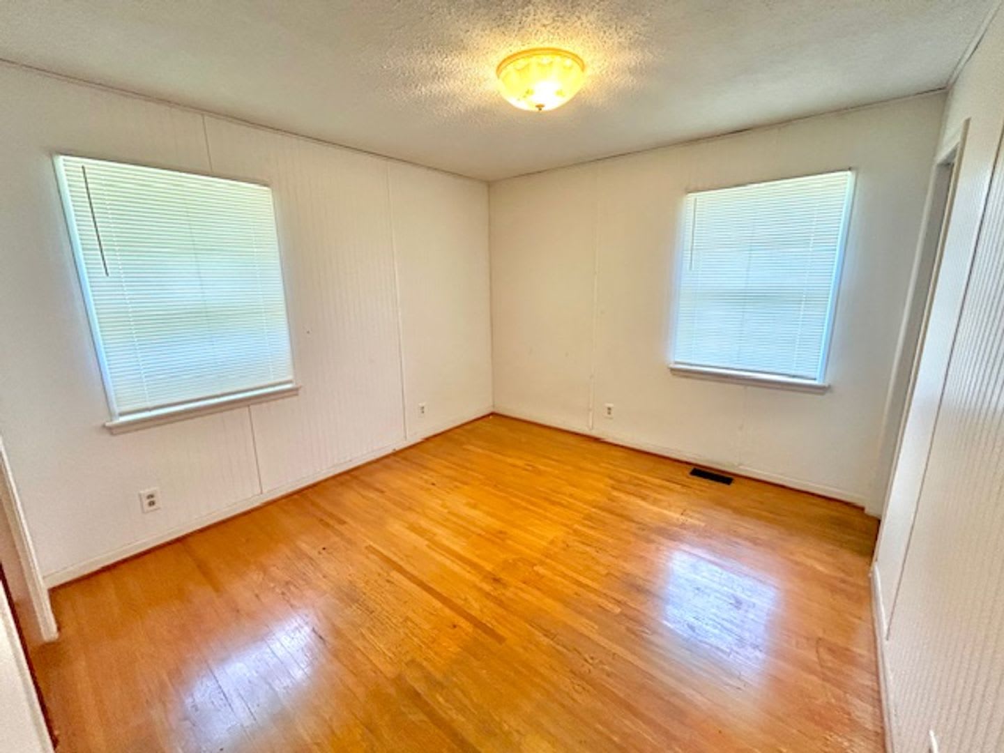 Available soon-6/9/26. Charming single-story home in the heart of Huntsville! – photo 4