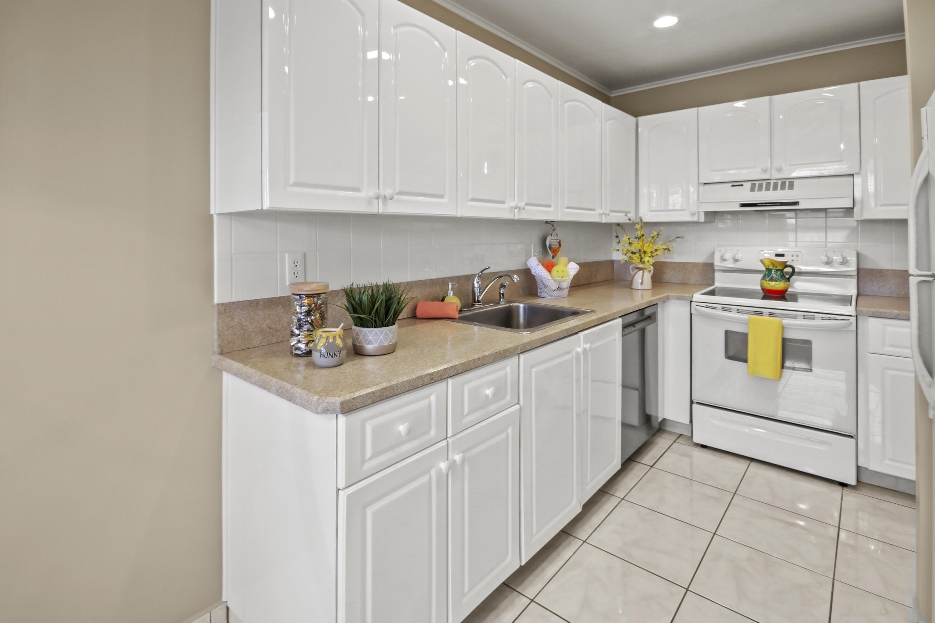 1421 NW 20th Avenue – photo 3