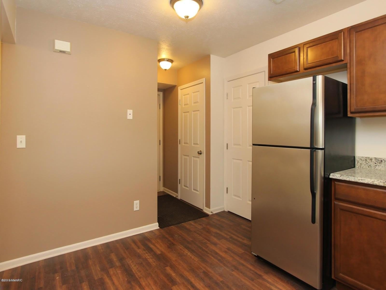 4032 RIVERTOWN LANE SW – photo 1