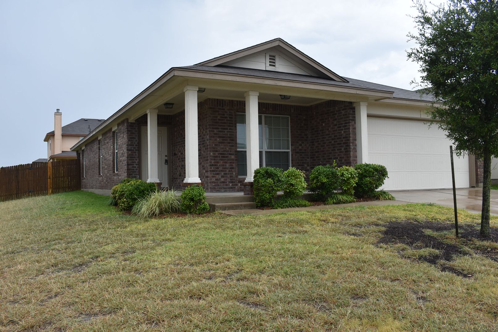 Charming 3 BR on Corner Lot! – photo 1