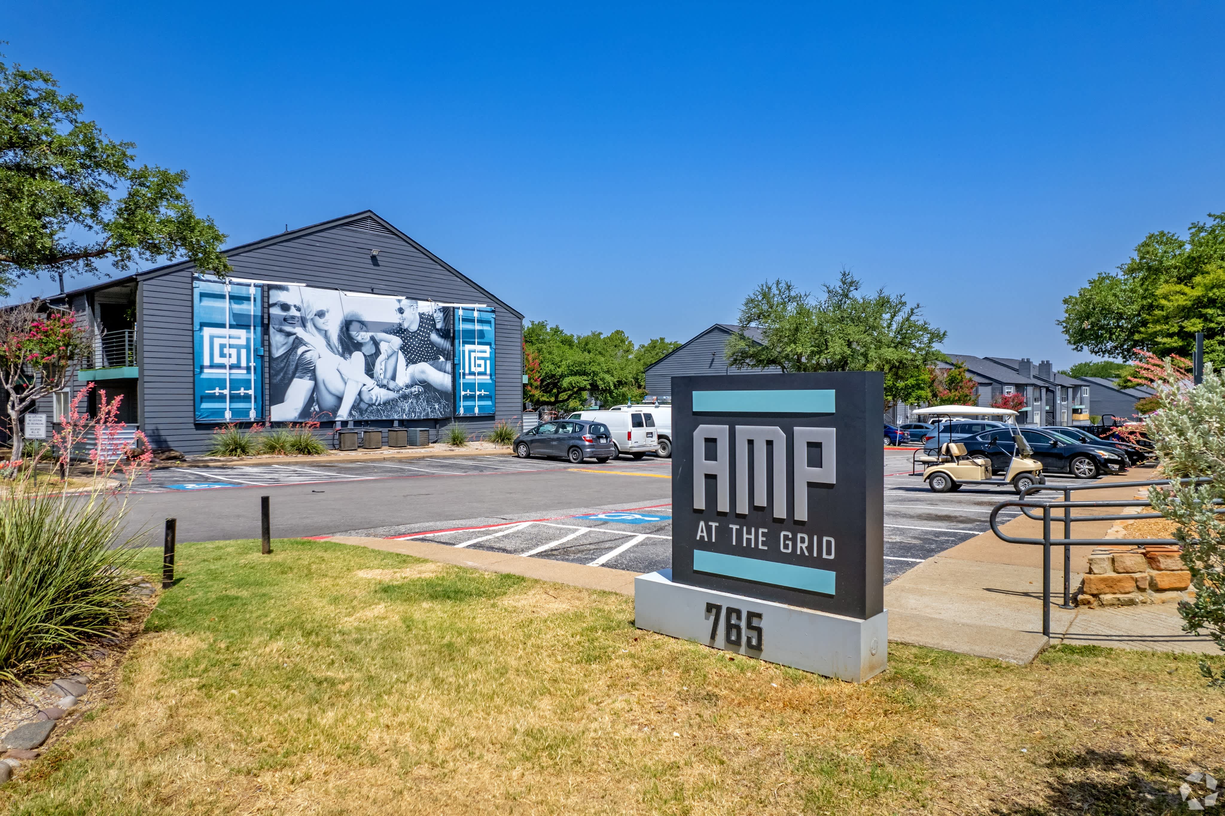 Amp At The Grid – photo 1