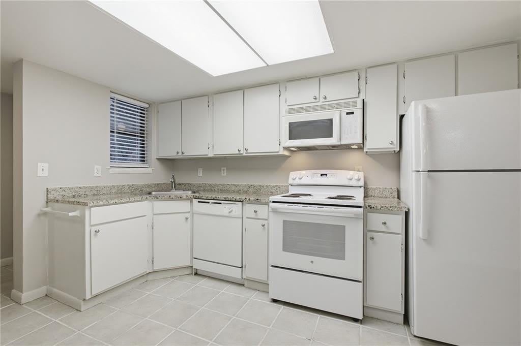 2183 Surrey Court SE – photo 5